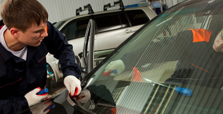 Auto Glass Shop Glass Repair Mechanic